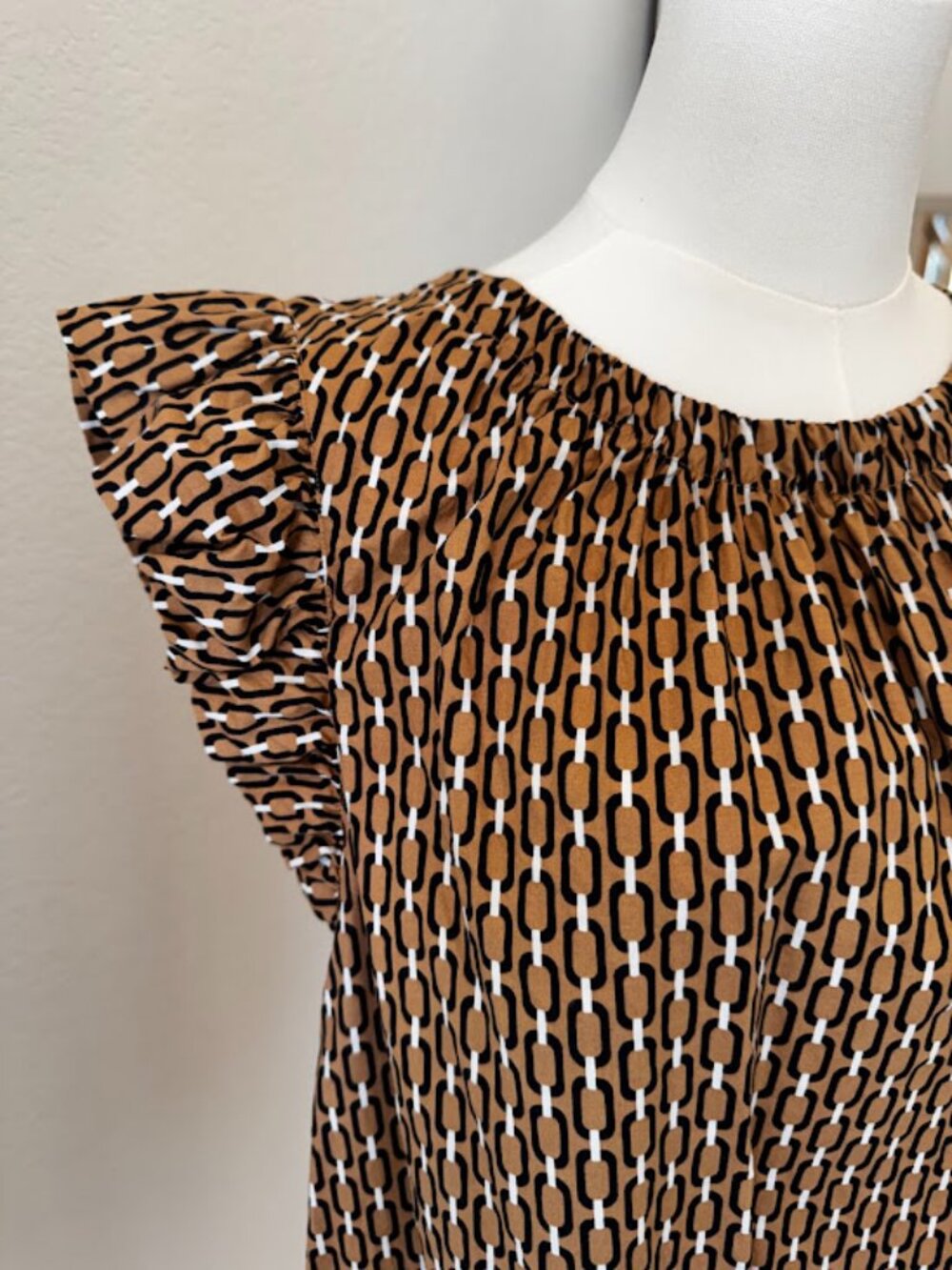 LOFT Geometric Print Flutter Sleeve Blouse (Style: 766074), Size XL *NWT - Picture 3 of 6